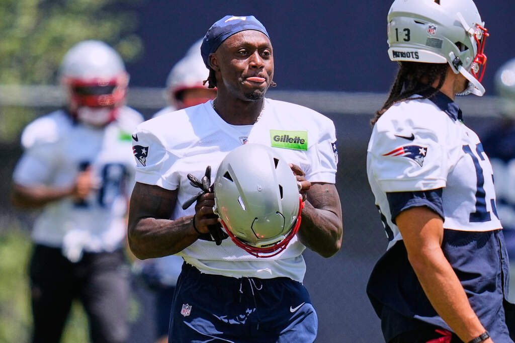 Wide receiver A.J. Brown works out during an NFL football practice in Foxborough, Mass. (Charles Krupa/AP)