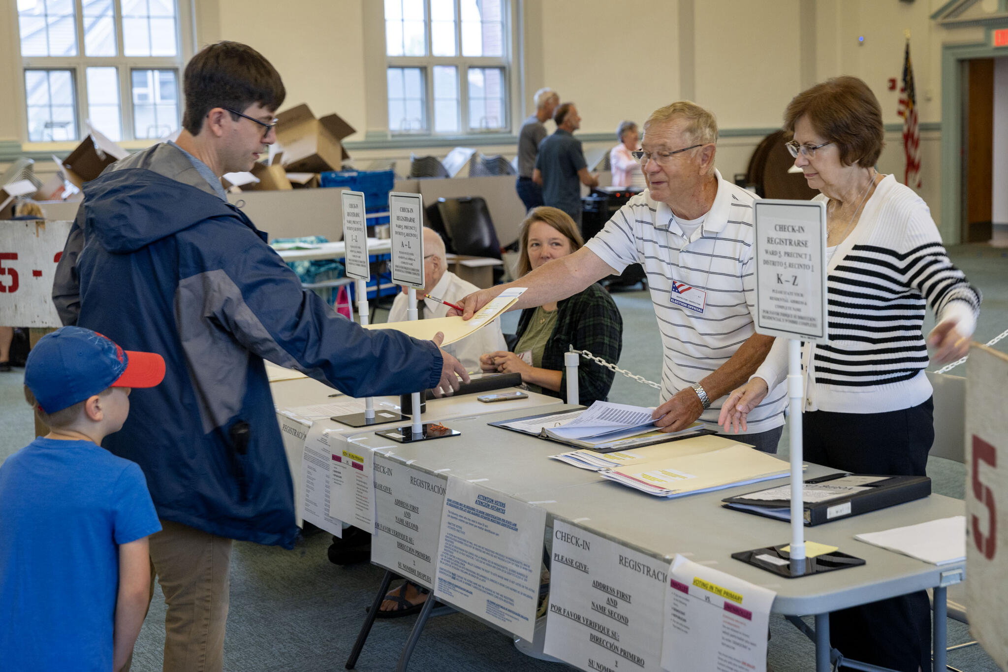 At Mass. polls, restless primary voters, seeking change in DC