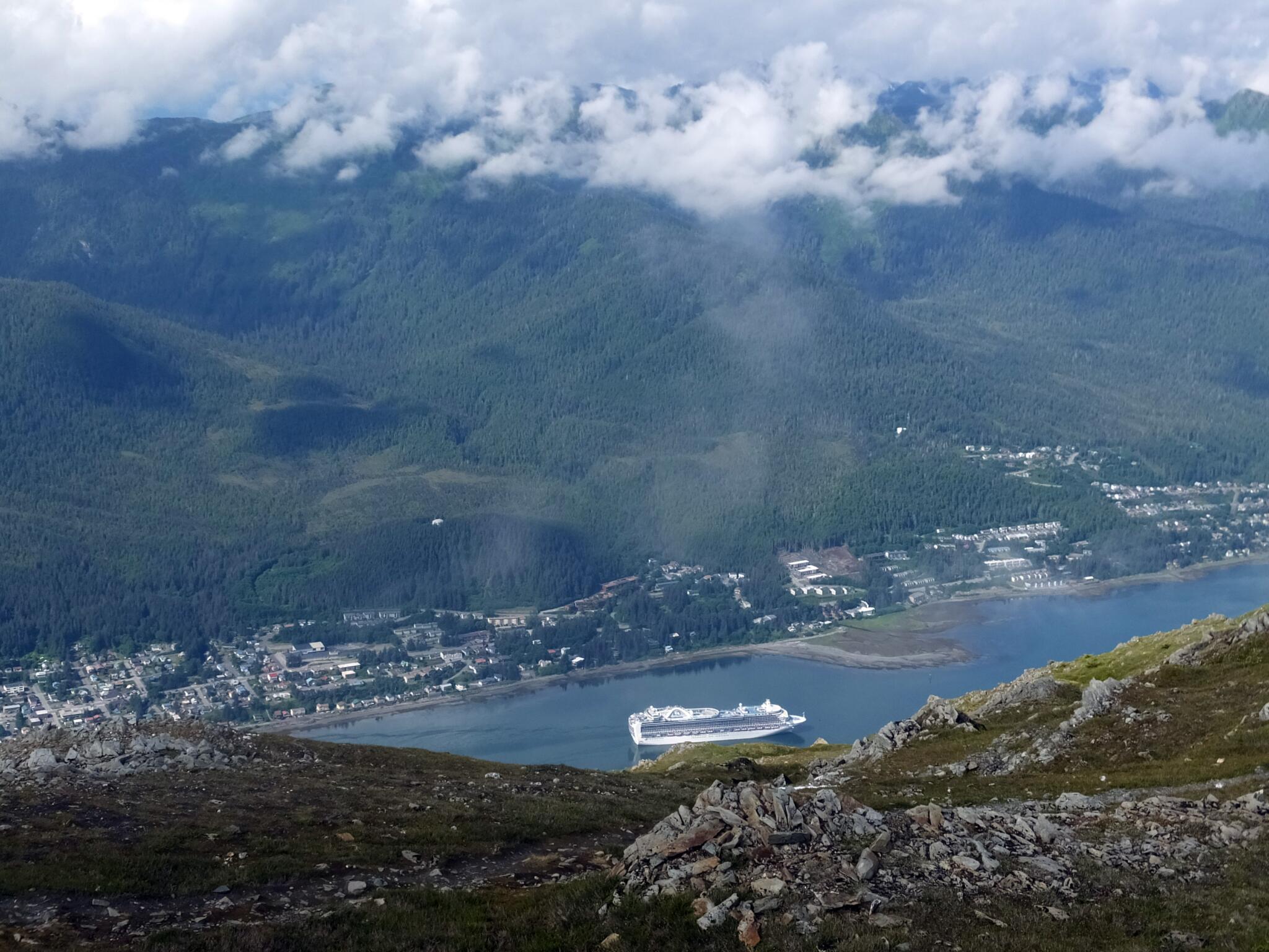 Juneau weighs making its 5-ship cruise limit law