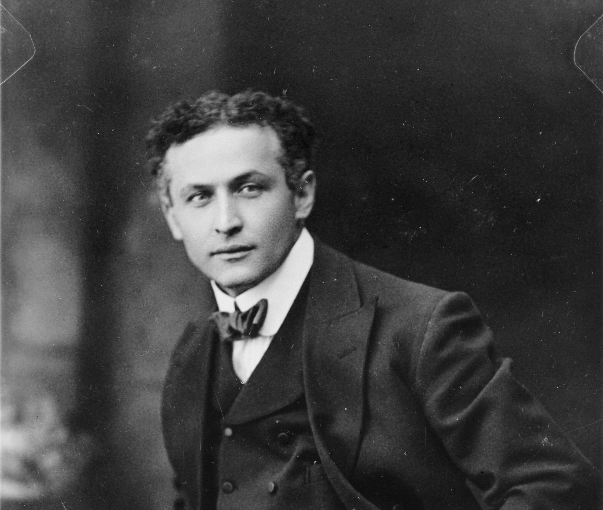 120 years ago, Harry Houdini and a pair of handcuffs created controversy in Salem